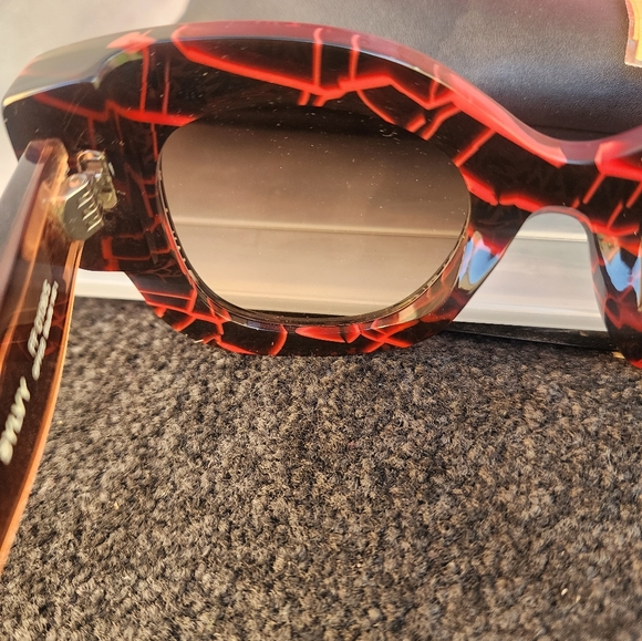 FENDI NEW Sunglasses beautiful red and black design - Picture 6 of 10